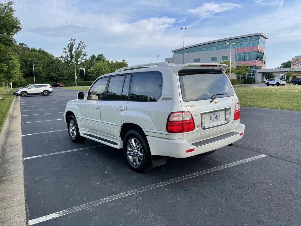 2003 Lexus LX 2nd Gen - Image 9 of 31