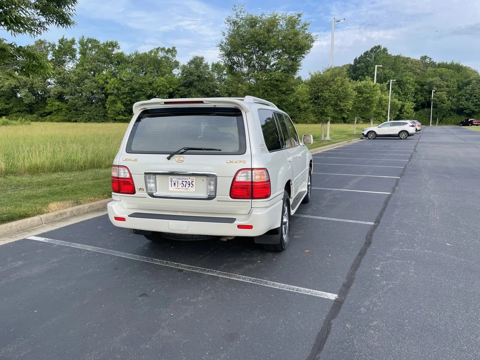 2003 Lexus LX 2nd Gen - Image 16 of 31