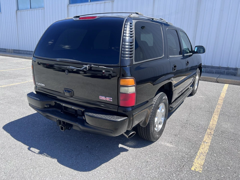 2004 GMC Yukon 2nd Gen - Image 28 of 31
