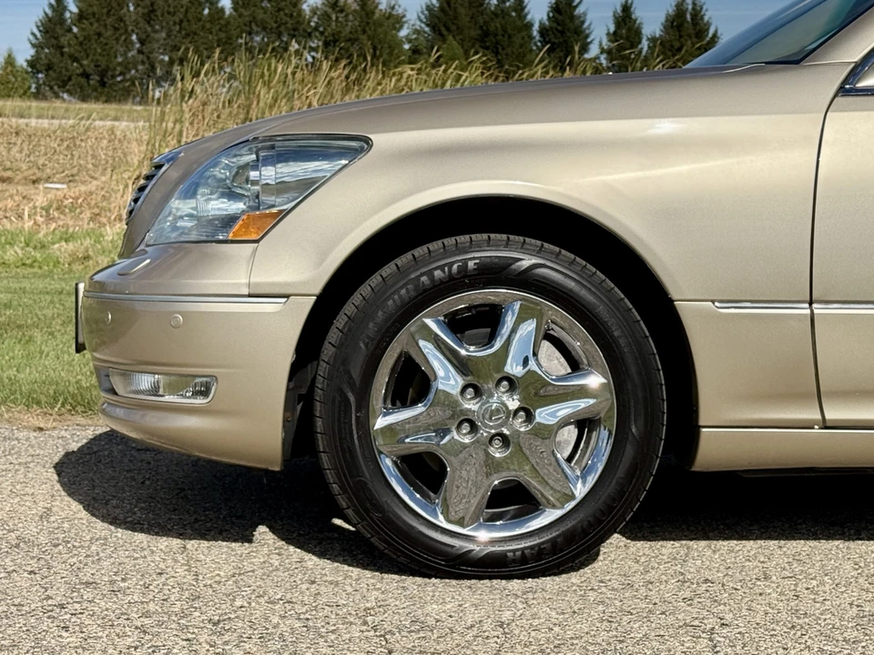 2004 Lexus LS 3rd Gen - Image 19 of 31