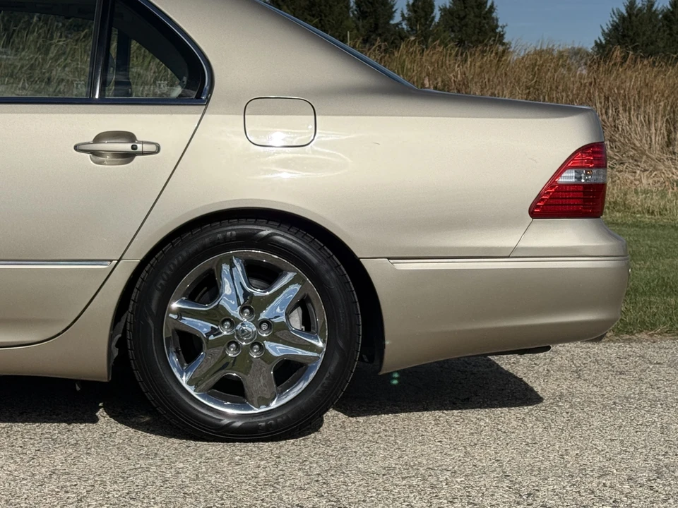 2004 Lexus LS 3rd Gen - Image 22 of 31