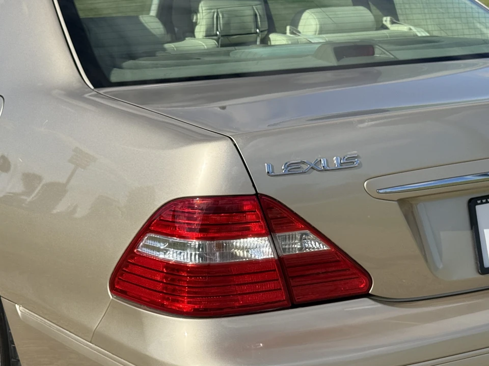 2004 Lexus LS 3rd Gen - Image 23 of 31