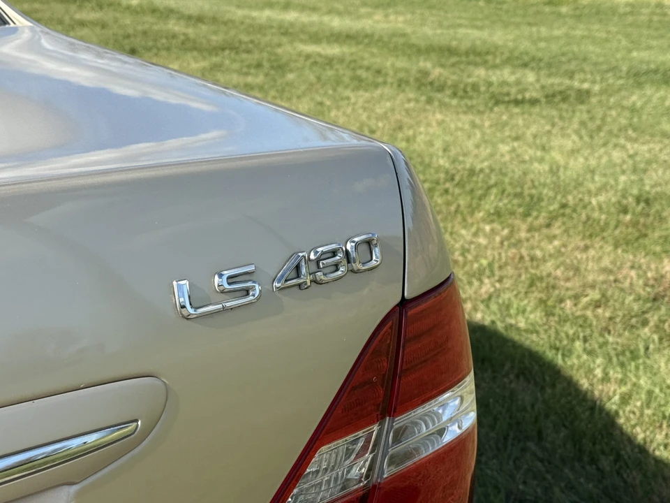 2004 Lexus LS 3rd Gen - Image 24 of 31