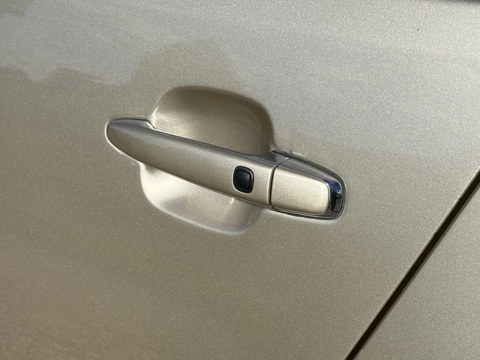2004 Lexus LS 3rd Gen - Image 17 of 31