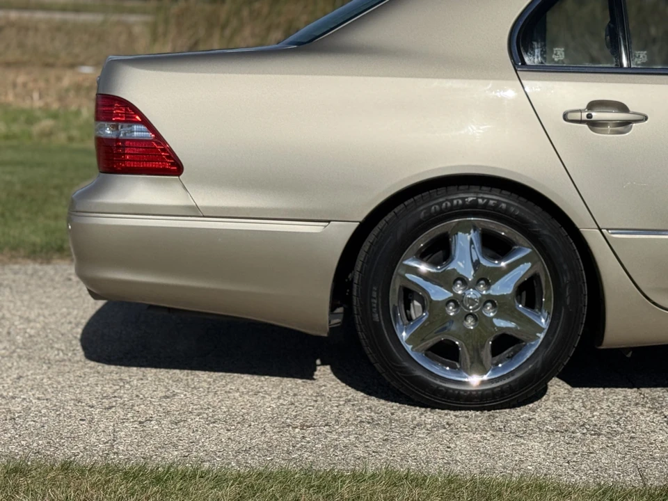 2004 Lexus LS 3rd Gen - Image 26 of 31