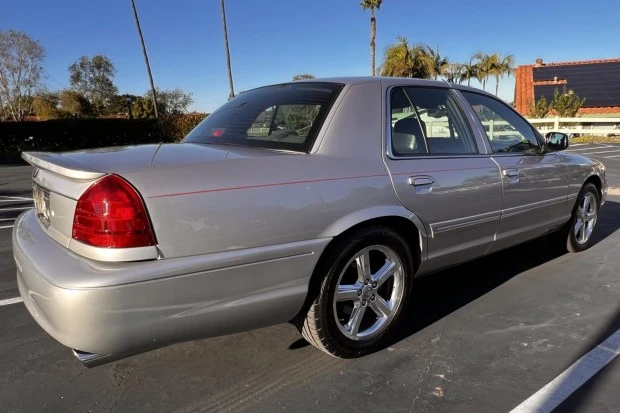 2004 Mercury Marauder - Image 2 of 8