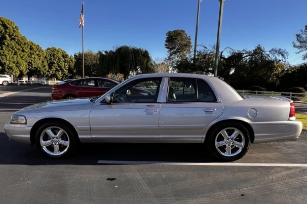 2004 Mercury Marauder - Image 3 of 8