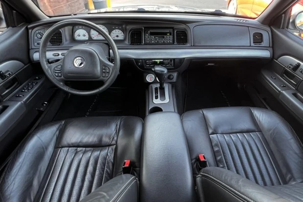 2004 Mercury Marauder - Image 5 of 8