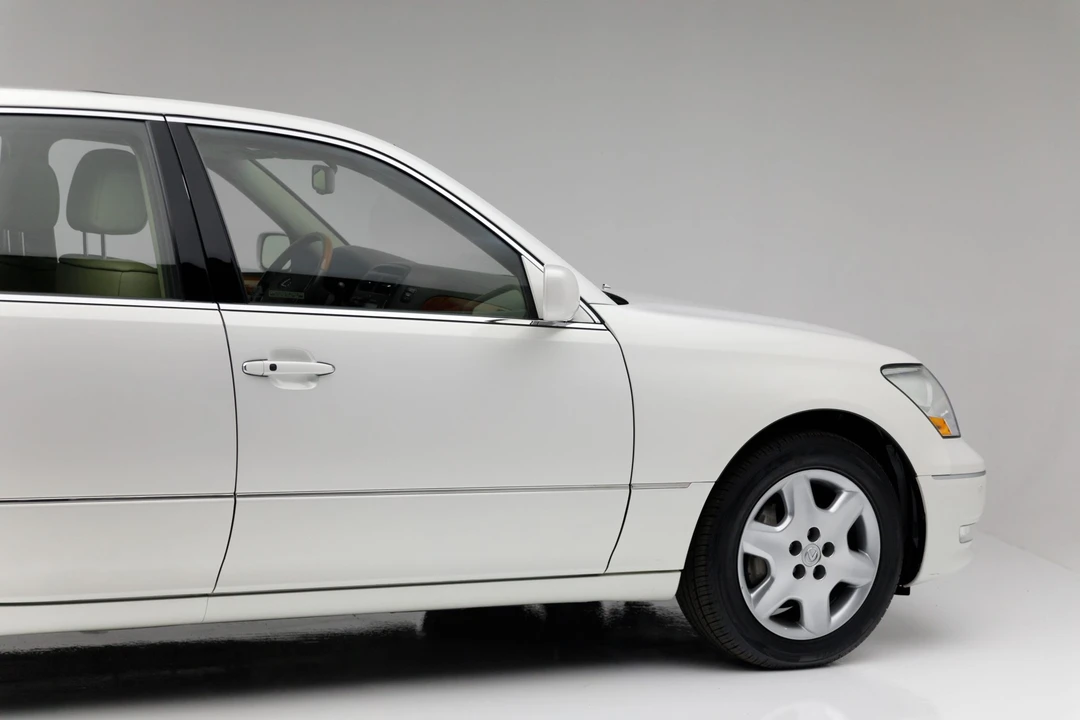2005 Lexus LS 3rd Gen - Image 24 of 31
