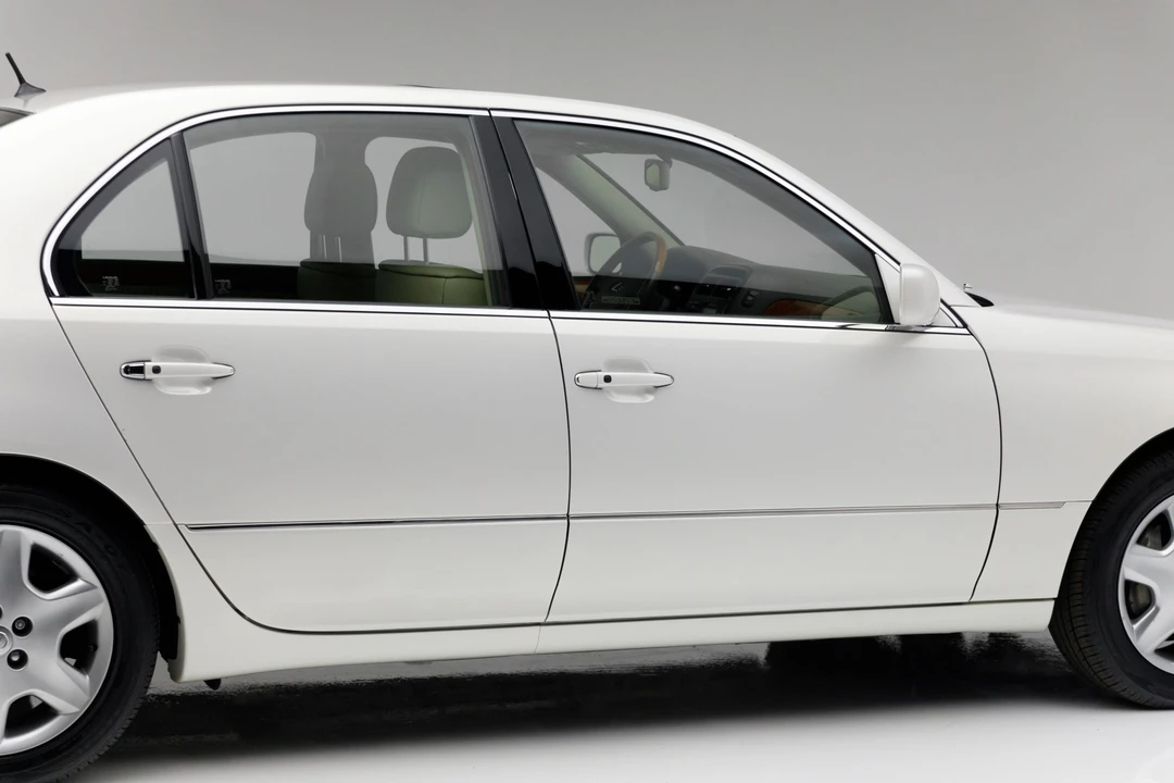 2005 Lexus LS 3rd Gen - Image 23 of 31