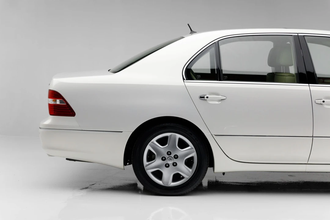 2005 Lexus LS 3rd Gen - Image 13 of 31
