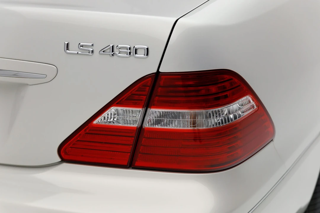 2005 Lexus LS 3rd Gen - Image 29 of 31