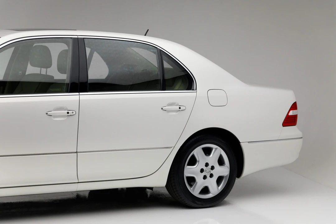 2005 Lexus LS 3rd Gen - Image 19 of 31