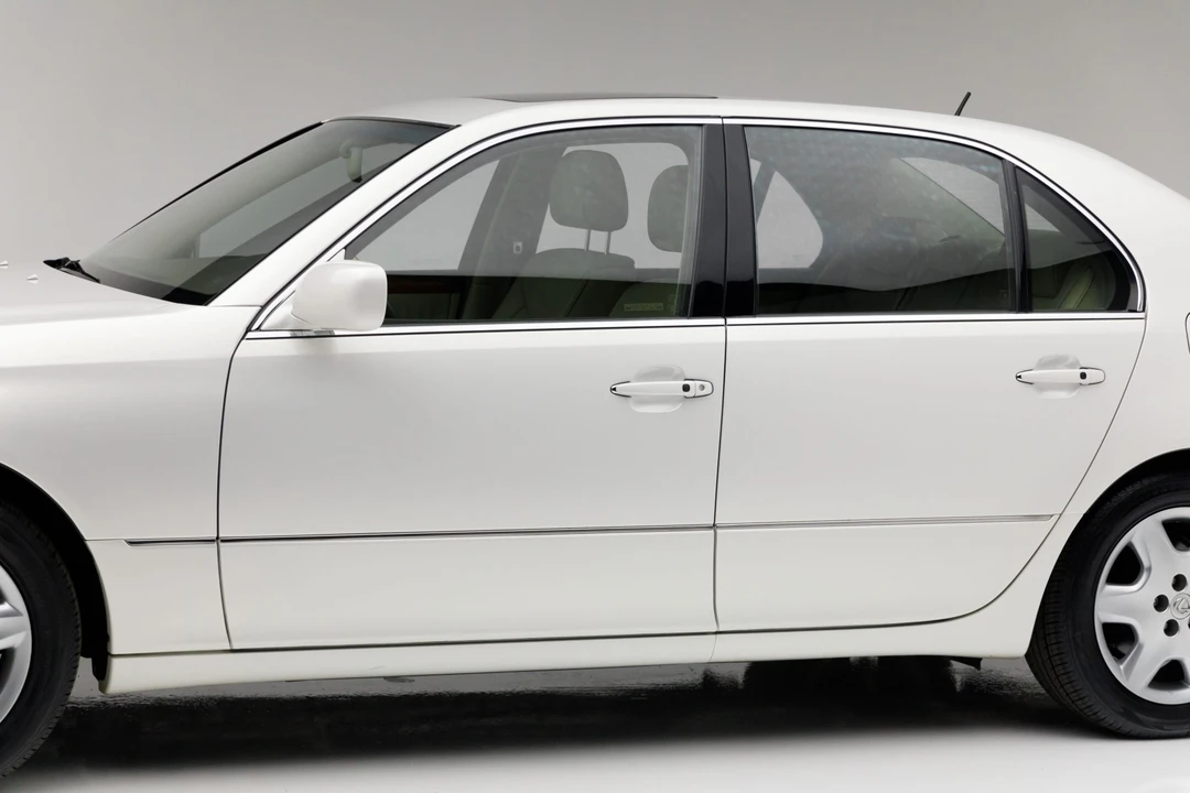 2005 Lexus LS 3rd Gen - Image 18 of 31