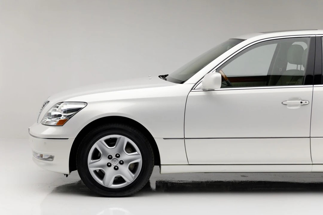2005 Lexus LS 3rd Gen - Image 11 of 31