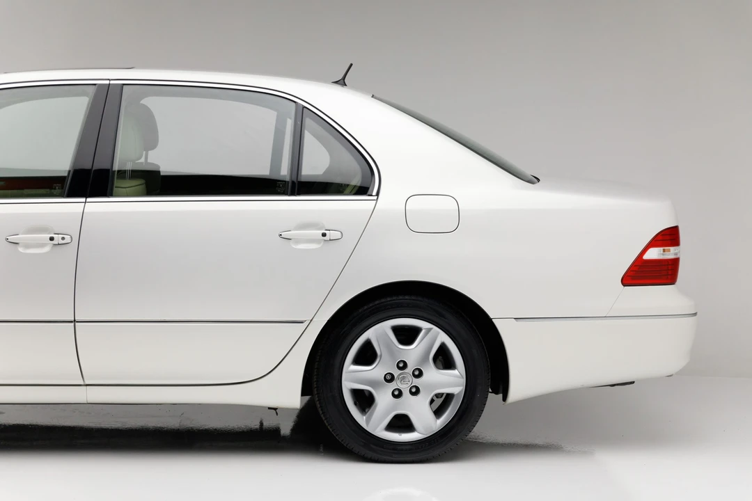 2005 Lexus LS 3rd Gen - Image 12 of 31