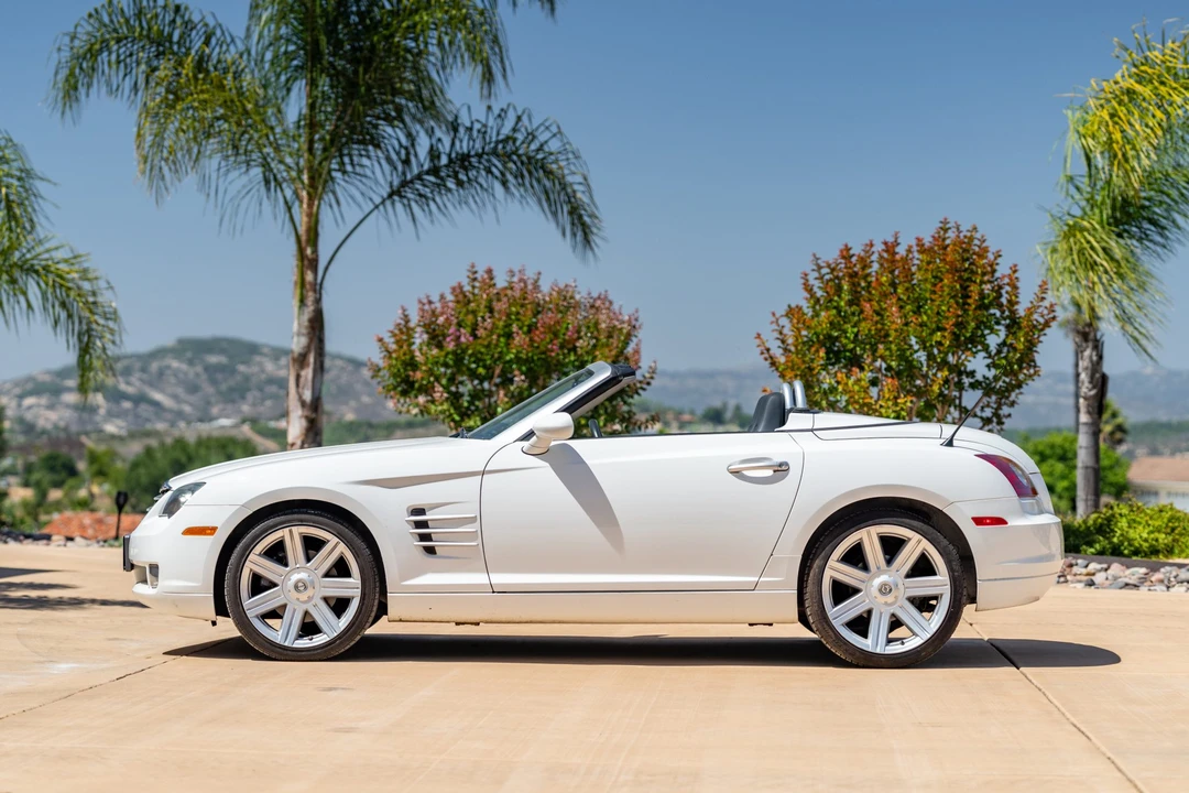 2006 Chrysler Crossfire - Image 2 of 31