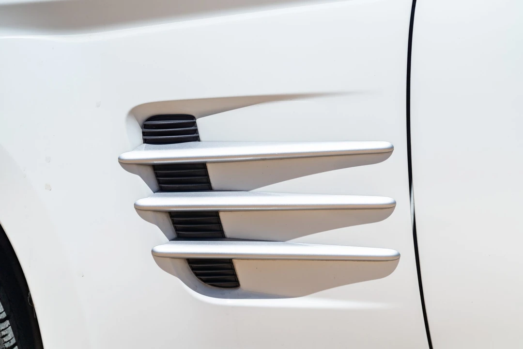 2006 Chrysler Crossfire - Image 28 of 31
