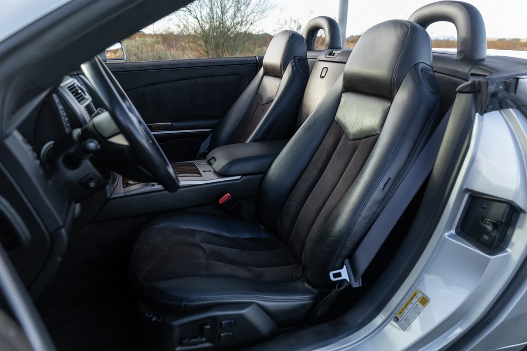 2007 Cadillac XLR-V - Image 29 of 31