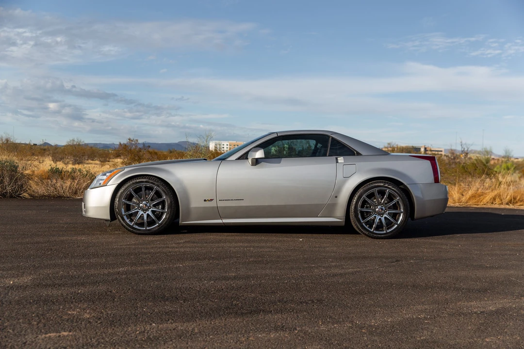 2007 Cadillac XLR-V - Image 14 of 31