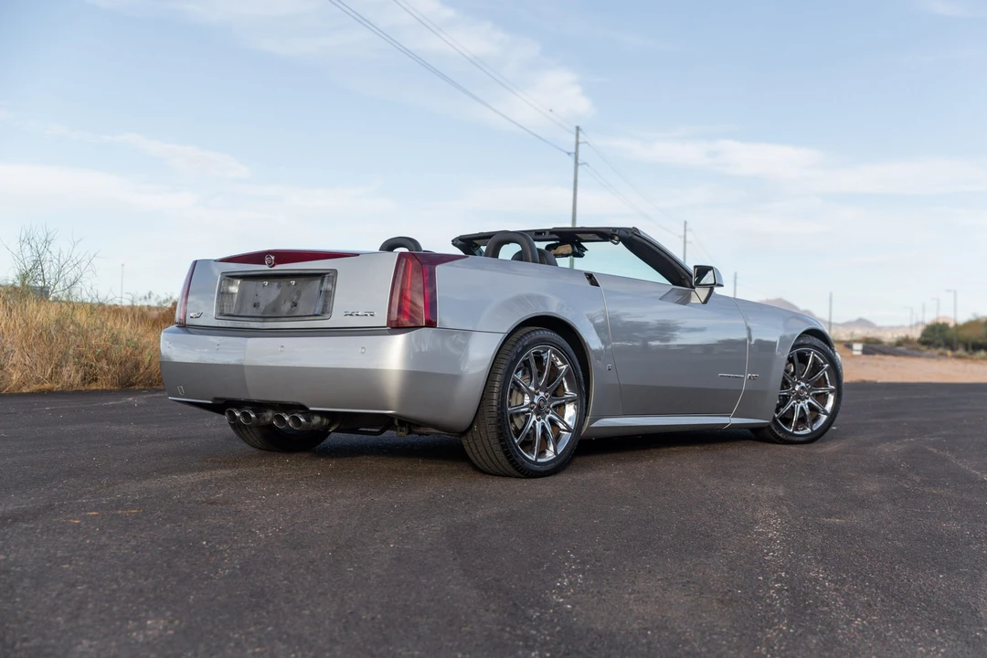 2007 Cadillac XLR-V - Image 3 of 31