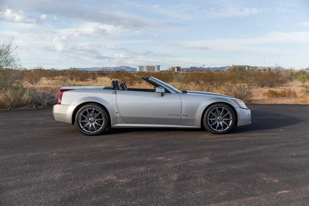 2007 Cadillac XLR-V - Image 4 of 31