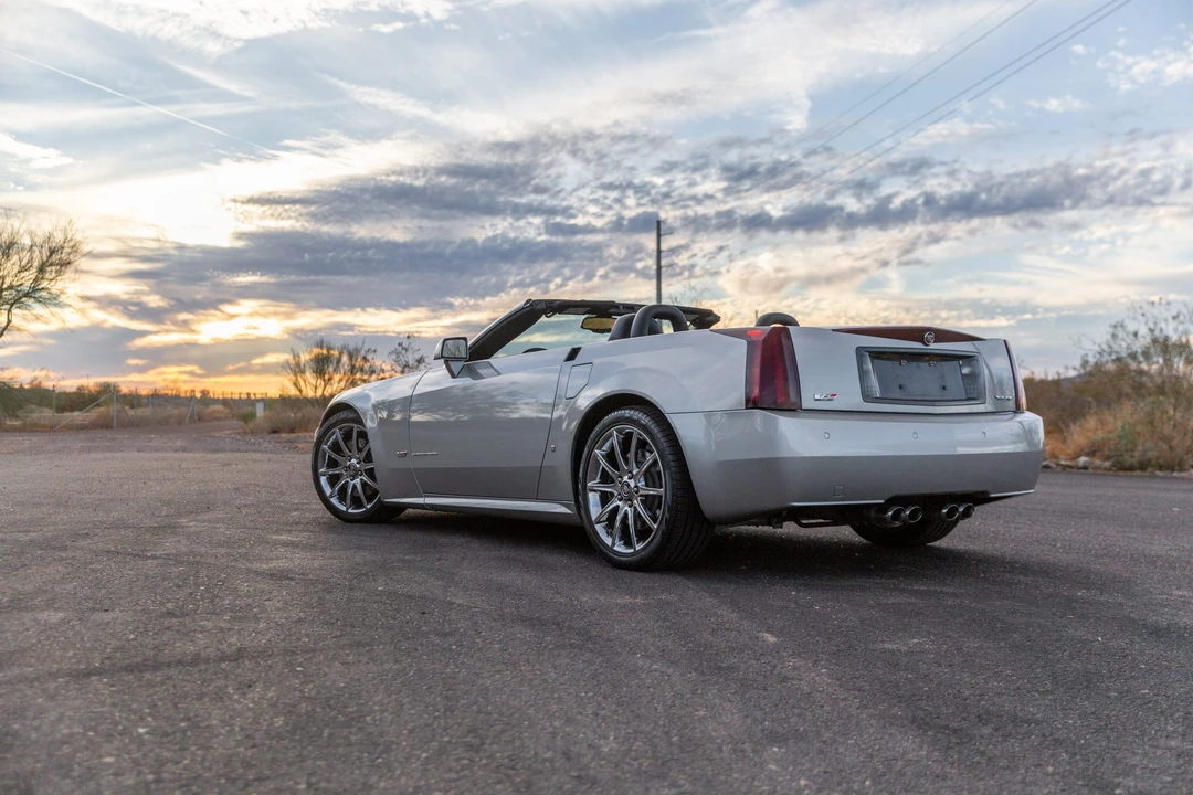 2007 Cadillac XLR-V - Image 2 of 31