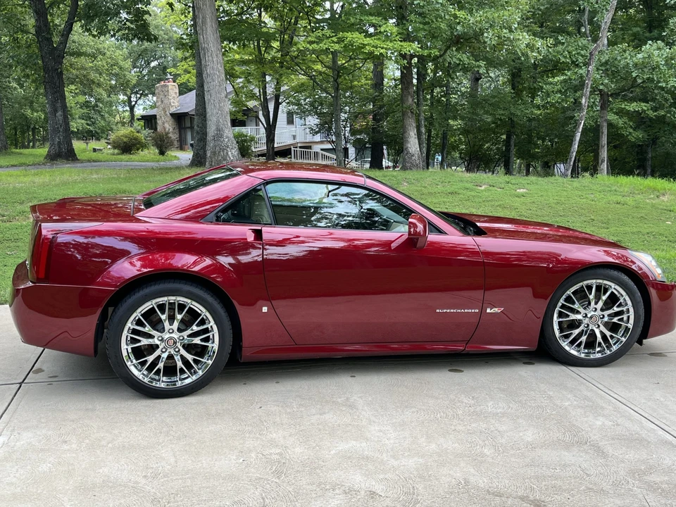 2007 Cadillac XLR-V - Image 21 of 31