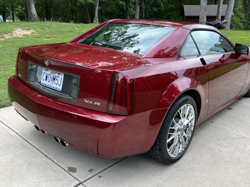 2007 Cadillac XLR-V - Image 24 of 31