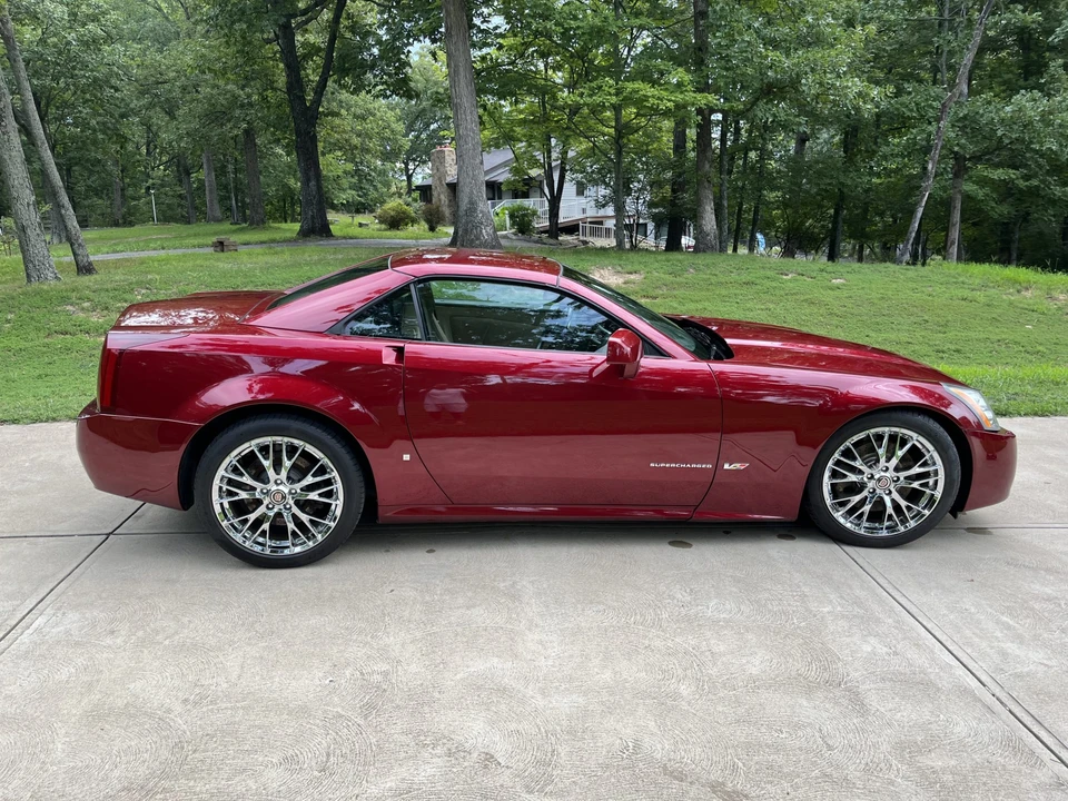 2007 Cadillac XLR-V - Image 23 of 31