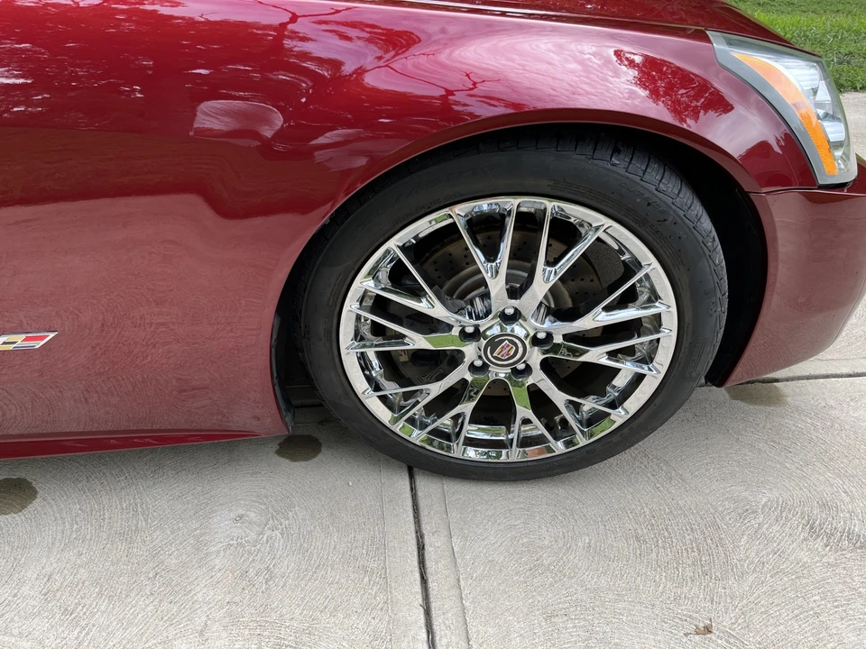 2007 Cadillac XLR-V - Image 28 of 31