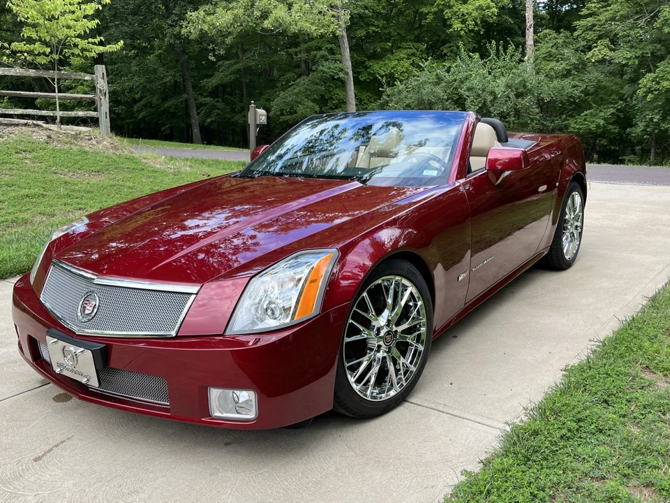 2007 Cadillac XLR-V - Image 3 of 31