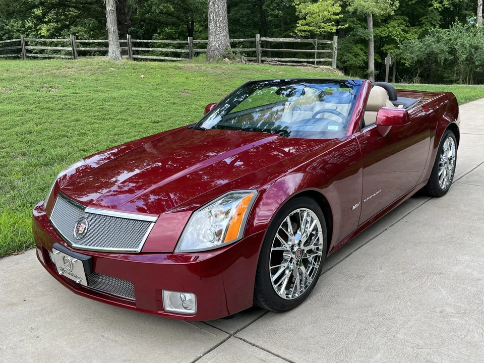 2007 Cadillac XLR-V - Image 4 of 31