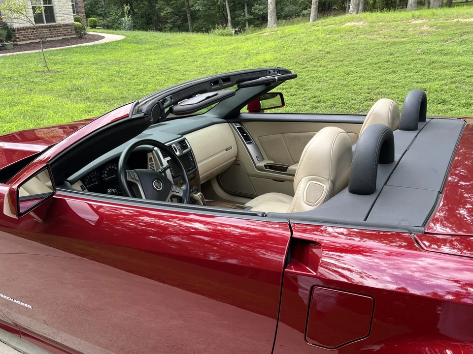 2007 Cadillac XLR-V - Image 30 of 31