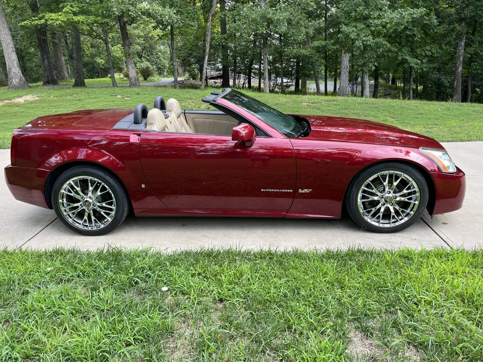 2007 Cadillac XLR-V - Image 12 of 31