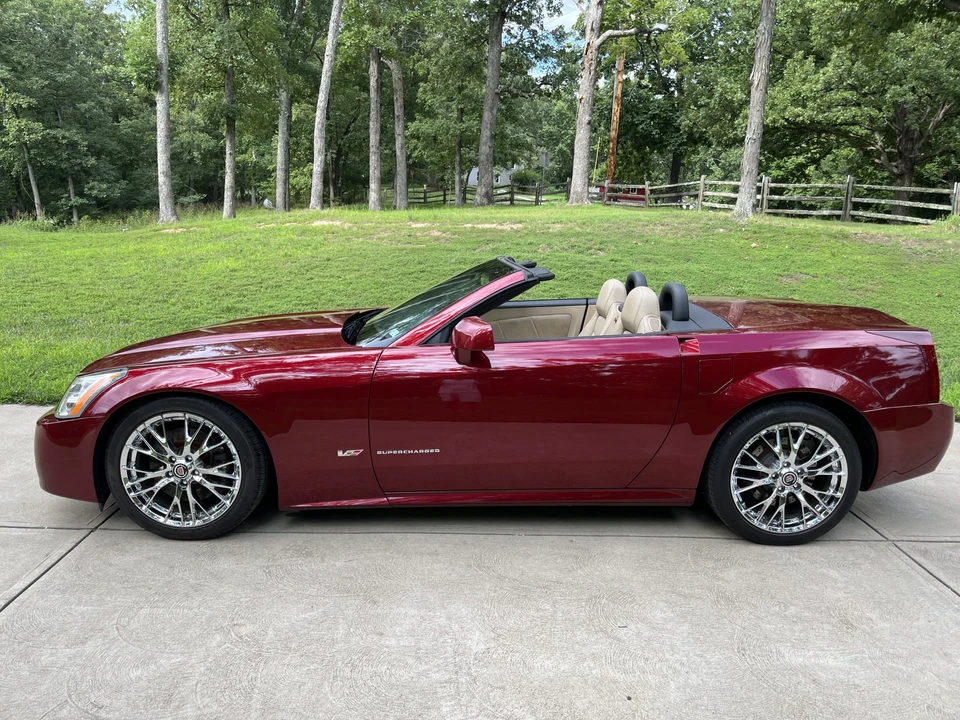 2007 Cadillac XLR-V - Image 8 of 31