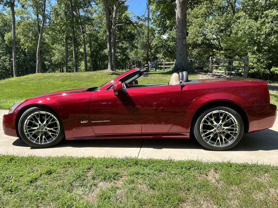 2007 Cadillac XLR-V - Image 9 of 31