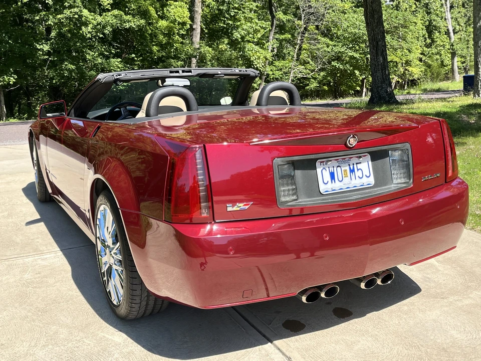 2007 Cadillac XLR-V - Image 10 of 31