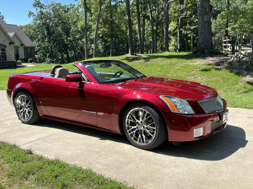 2007 Cadillac XLR-V - Image 13 of 31