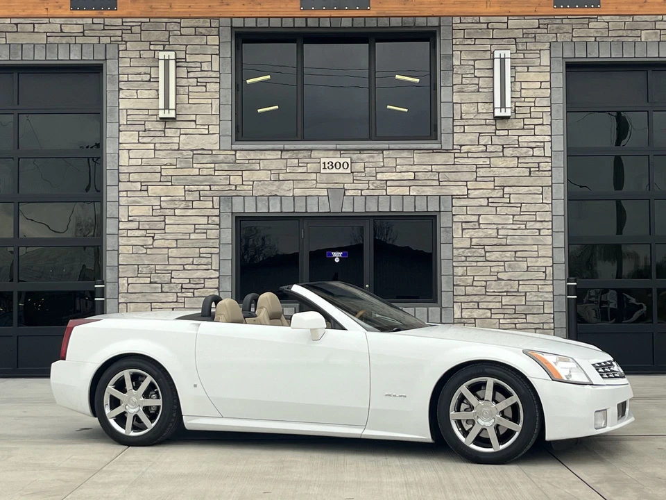 2008 Cadillac XLR - Image 2 of 31