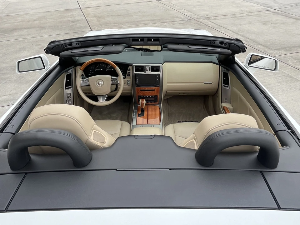 2008 Cadillac XLR - Image 17 of 31