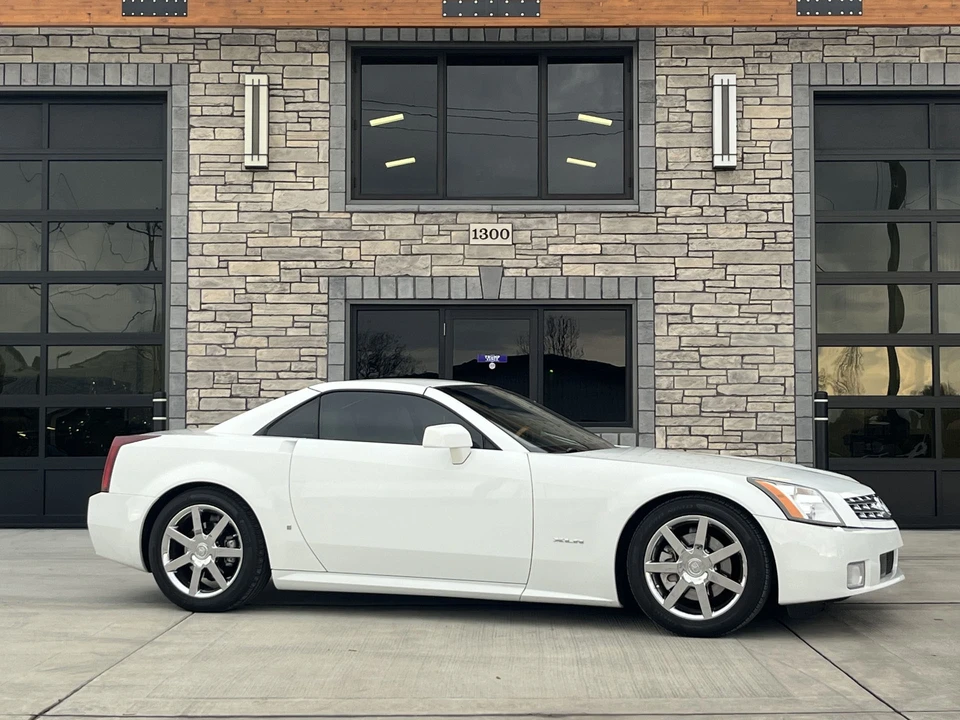 2008 Cadillac XLR - Image 3 of 31