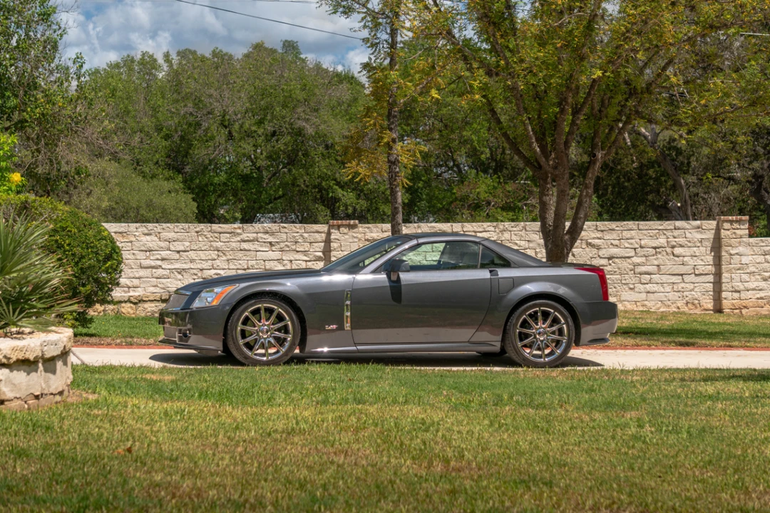 2009 Cadillac XLR-V - Image 7 of 31