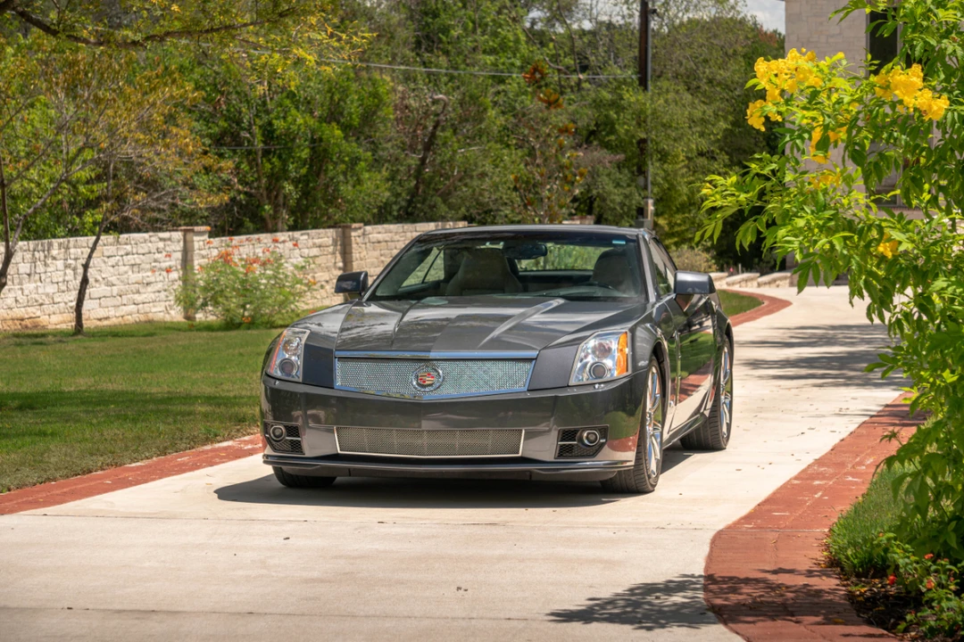 2009 Cadillac XLR-V - Image 2 of 31