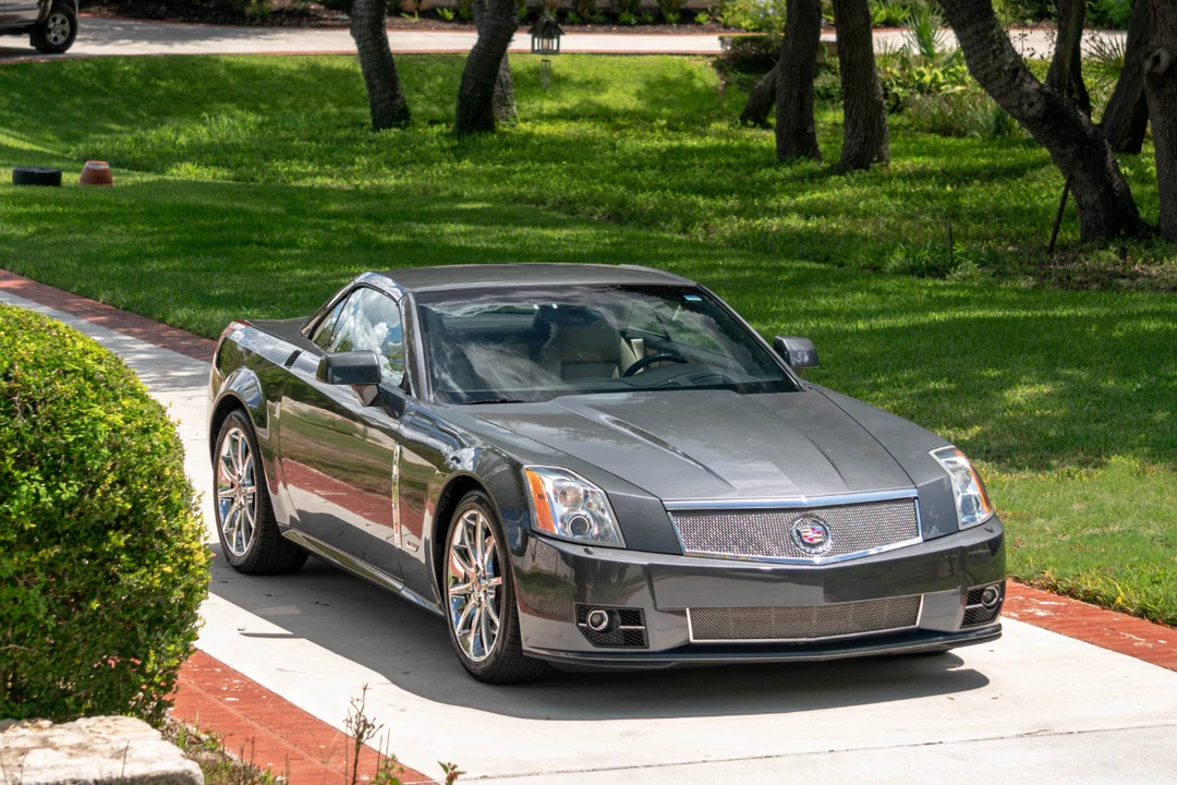 2009 Cadillac XLR-V - Image 25 of 31