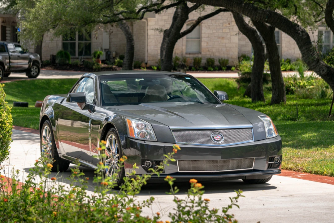 2009 Cadillac XLR-V - Image 24 of 31