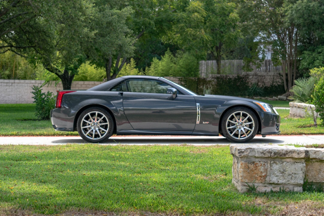 2009 Cadillac XLR-V - Image 20 of 31