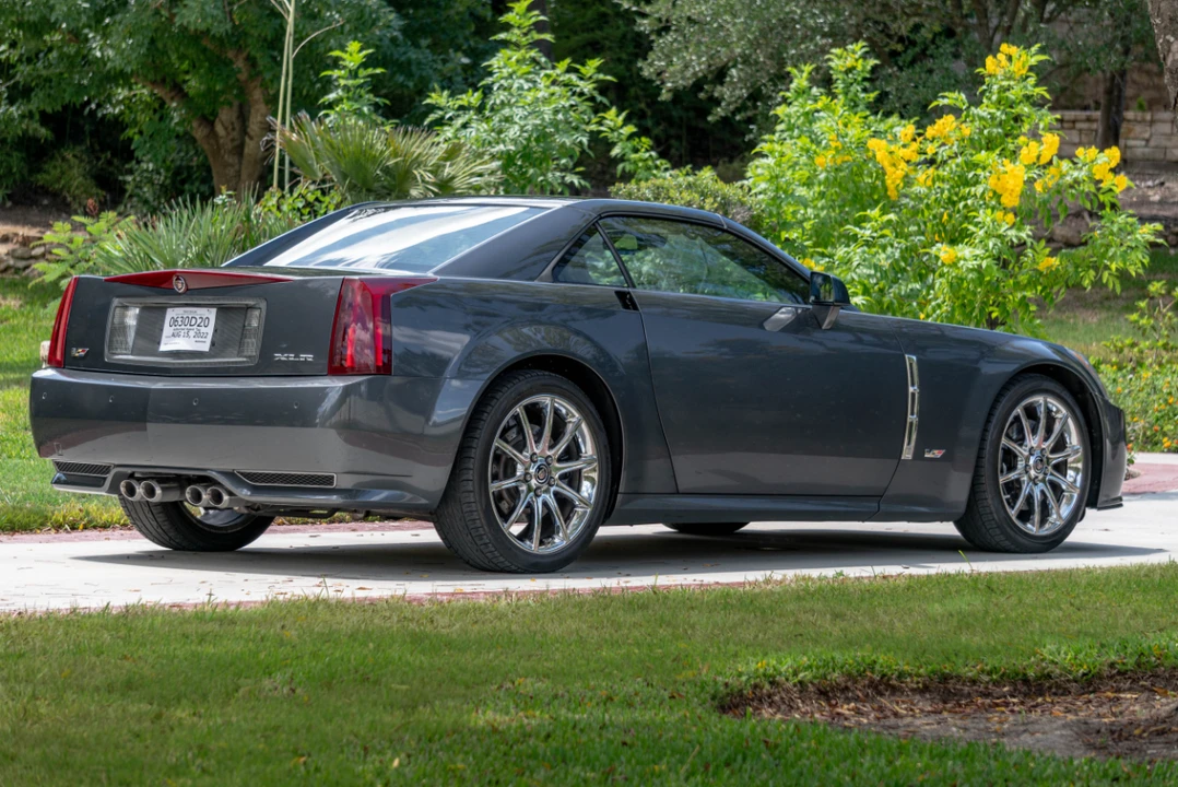 2009 Cadillac XLR-V - Image 17 of 31