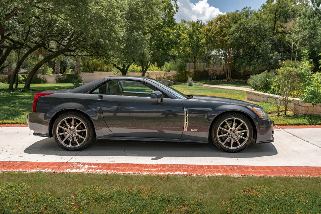 2009 Cadillac XLR-V - Image 19 of 31