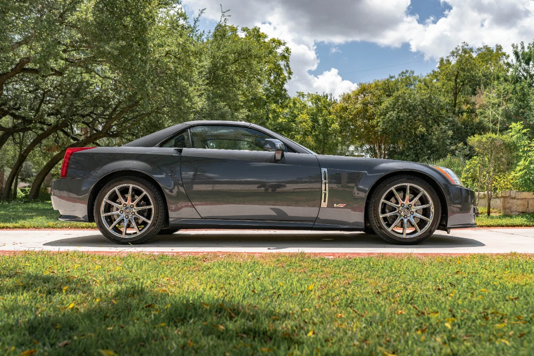 2009 Cadillac XLR-V - Image 21 of 31